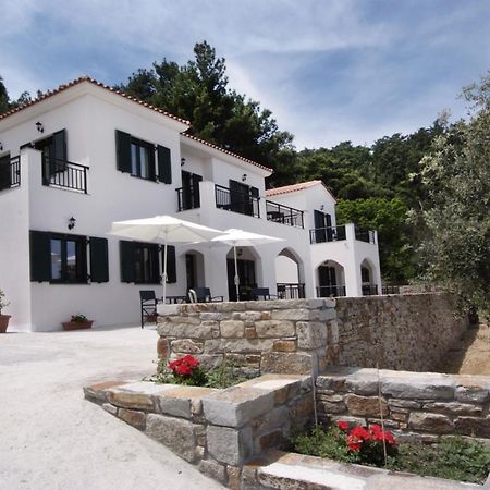 Eri Rooms to Let Raches  Buitenkant foto