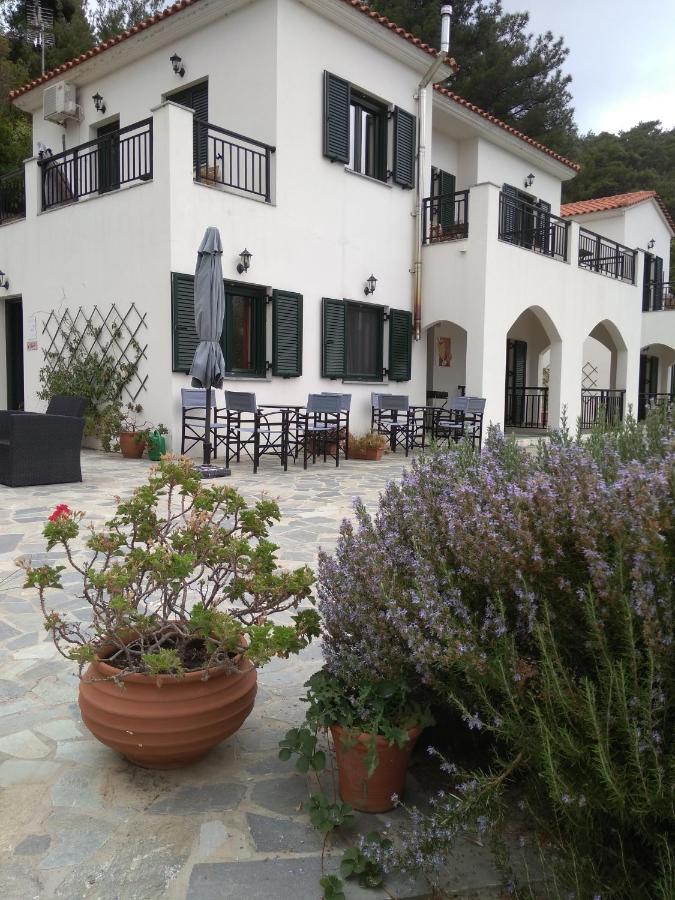 Eri Rooms to Let Raches  Buitenkant foto