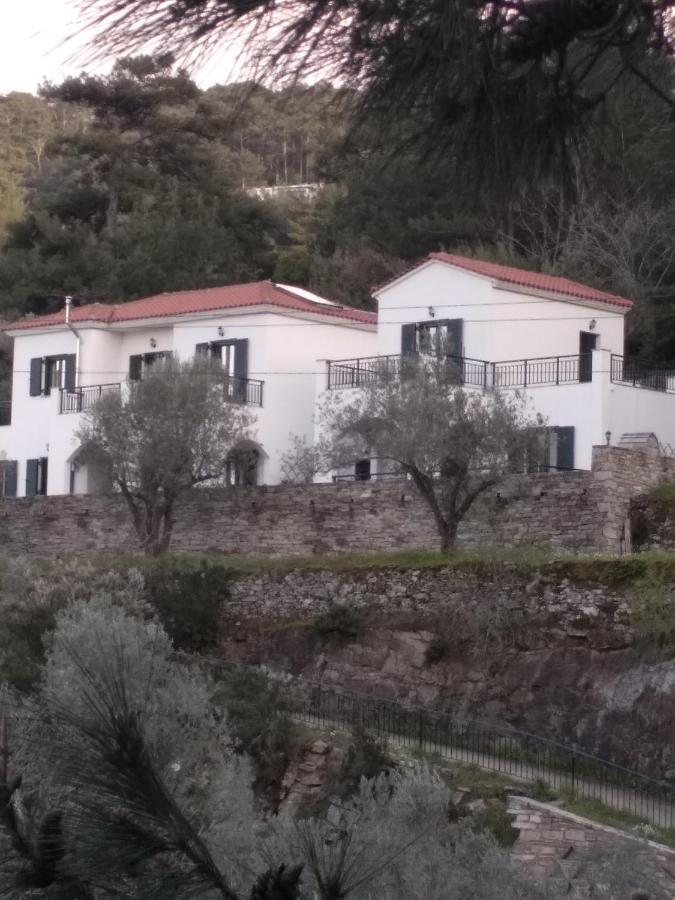 Eri Rooms to Let Raches  Buitenkant foto