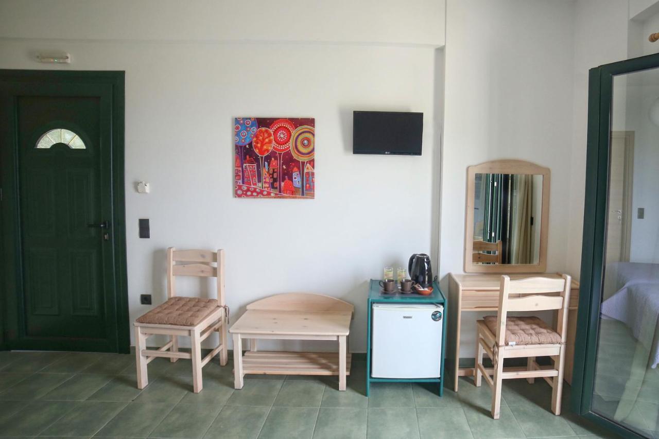 Eri Rooms to Let Raches  Buitenkant foto