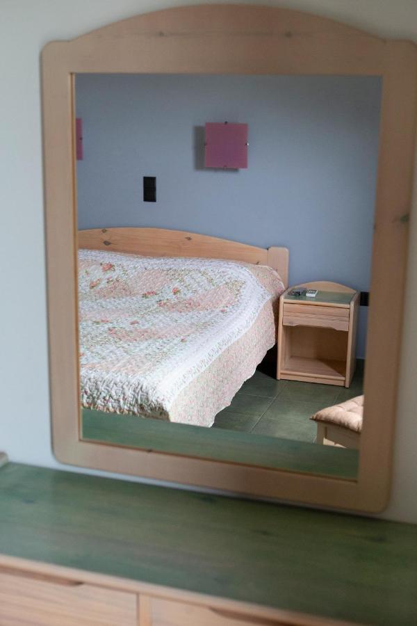 Eri Rooms to Let Raches  Buitenkant foto