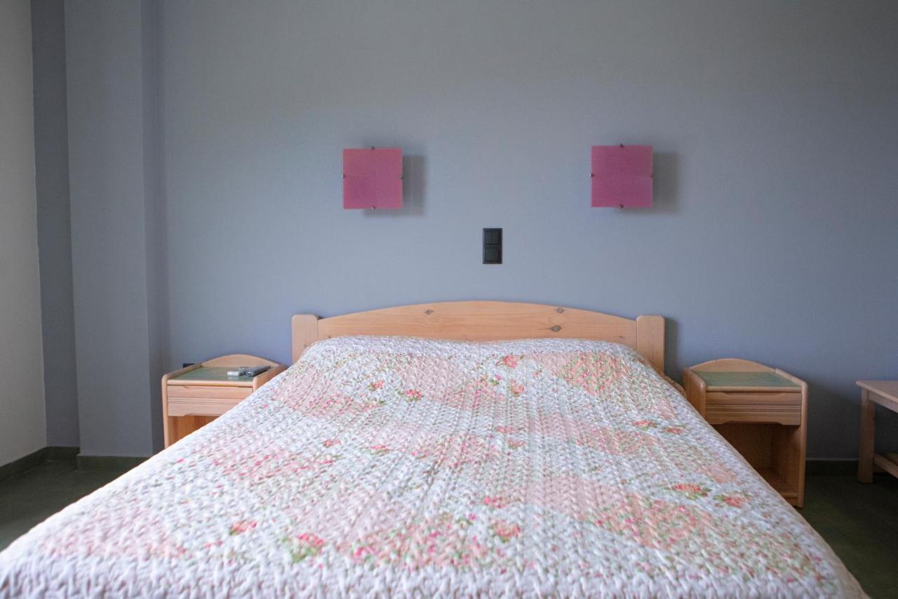 Eri Rooms to Let Raches  Buitenkant foto