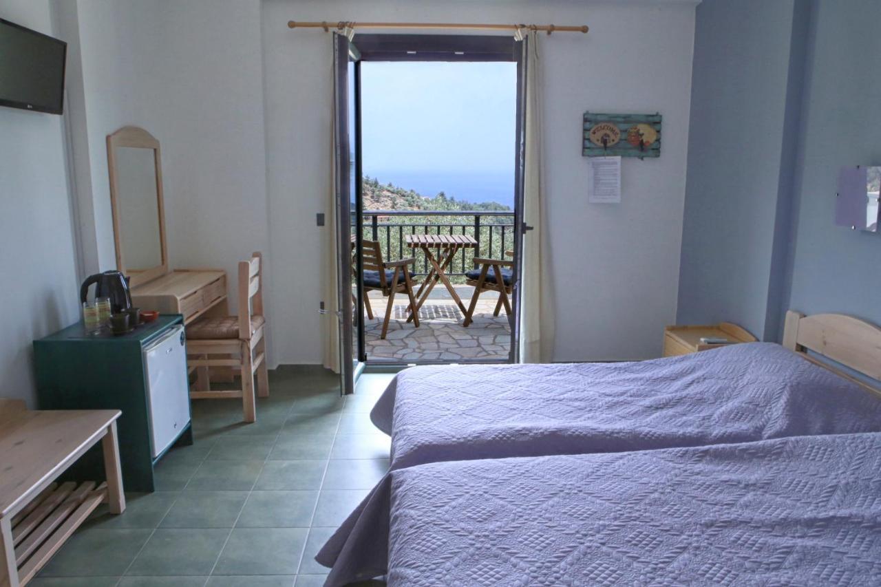 Eri Rooms to Let Raches  Buitenkant foto